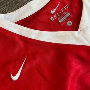 NIKE DRI-FIT SLEEVELESS SHIRT